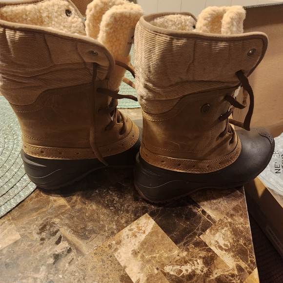 The North Face Brown and Black Winter Boots - Picture 4 of 7
